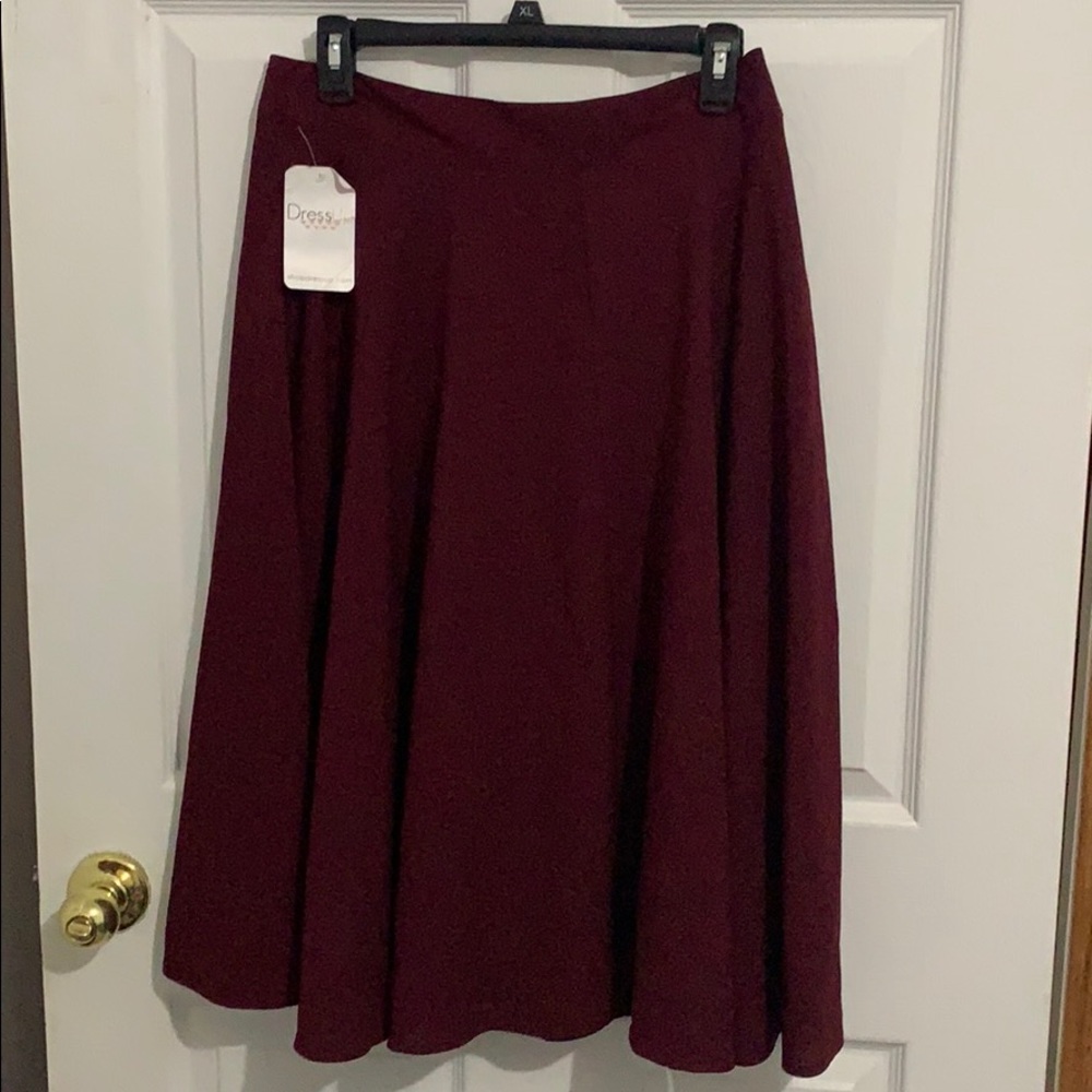 Women’s burgundy skirt with liner